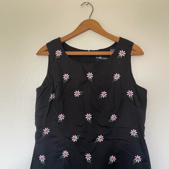 Vintage Floral Embroidered Dress - Picture 2 of 4